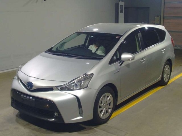 328 Toyota Prius alpha ZVW40W 2017 г. (TAA Yokohama)